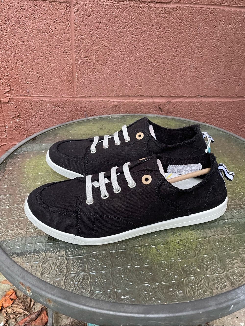 NWT Vionic Beach Collection Pismo Lace-Up Sneakers Size 9